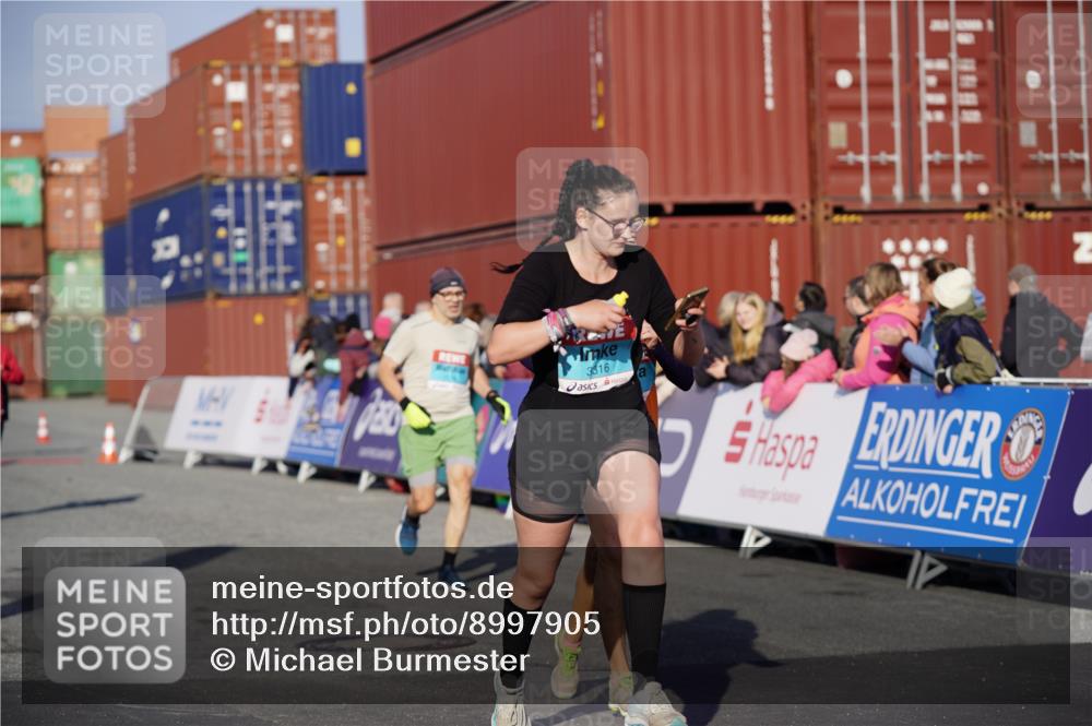 03.10.2025 - Köhlbrandbrückenlauf Michael Burmester http://msf.ph/oto/8997905 03.10.2025 10:02:18 Ziel 1144, 1219, 1493, 1776, 2849, 3224, 3316, 3806 meine-sportfotos.de