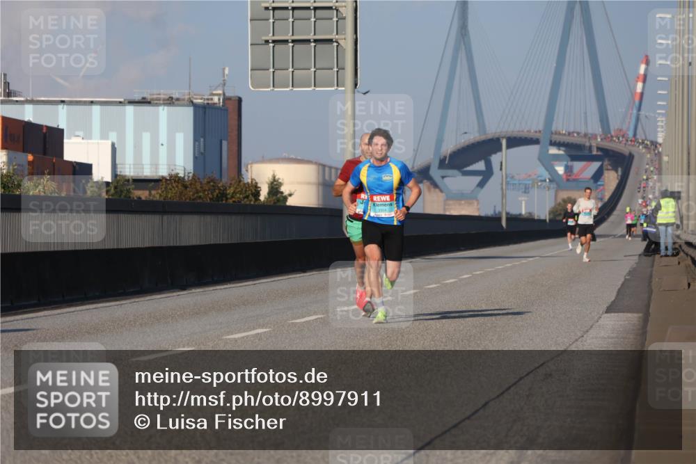 03.10.2025 - Köhlbrandbrückenlauf Luisa Fischer http://msf.ph/oto/8997911 03.10.2025 10:37:28 Position 3 3304 meine-sportfotos.de