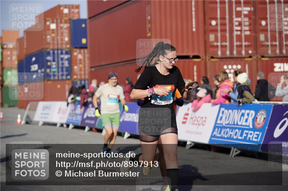 03.10.2025 - Köhlbrandbrückenlauf Michael Burmester http://msf.ph/oto/8997913 03.10.2025 10:02:18 Ziel 1144, 1219, 1493, 1776, 2849, 3224, 3316, 3806 meine-sportfotos.de