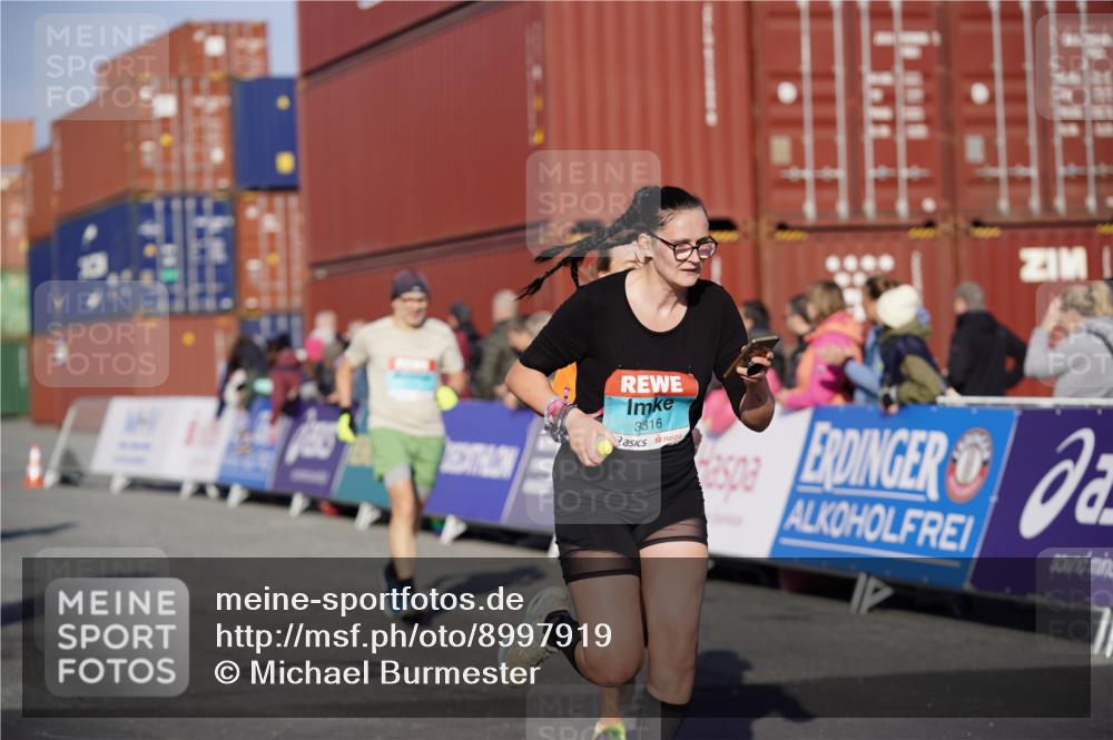03.10.2025 - Köhlbrandbrückenlauf Michael Burmester http://msf.ph/oto/8997919 03.10.2025 10:02:18 Ziel 1144, 1219, 1493, 1776, 2849, 3224, 3316, 3806 meine-sportfotos.de