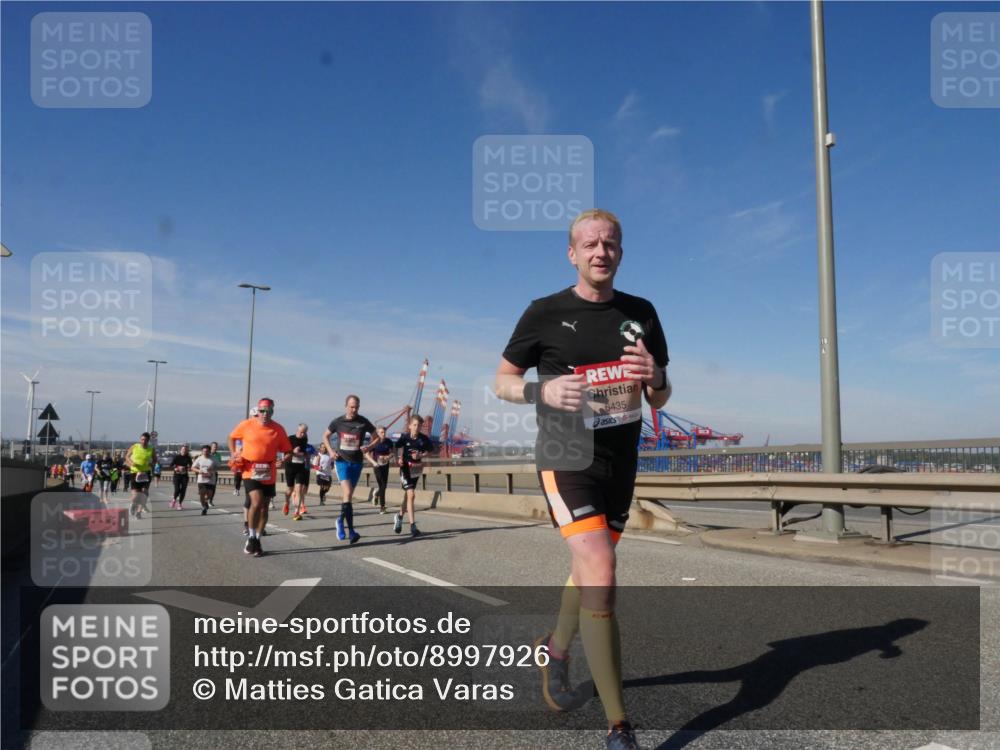 03.10.2025 - Köhlbrandbrückenlauf Matties Gatica Varas http://msf.ph/oto/8997926 03.10.2025 12:49:32 Position 2 111, 6435 meine-sportfotos.de