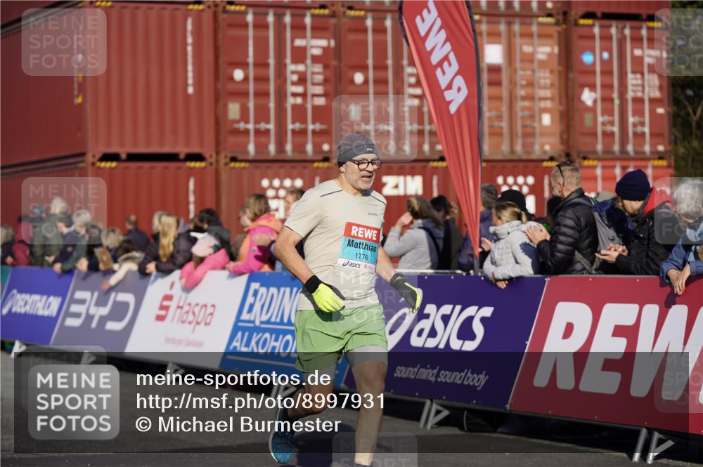 03.10.2025 - Köhlbrandbrückenlauf Michael Burmester http://msf.ph/oto/8997931 03.10.2025 10:02:20 Ziel 1144, 1776, 2849, 3111, 3224, 3316, 3806 meine-sportfotos.de
