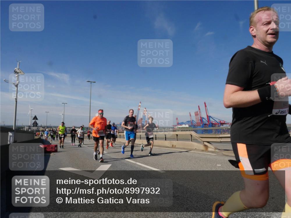 03.10.2025 - Köhlbrandbrückenlauf Matties Gatica Varas http://msf.ph/oto/8997932 03.10.2025 12:49:32 Position 2 64 meine-sportfotos.de