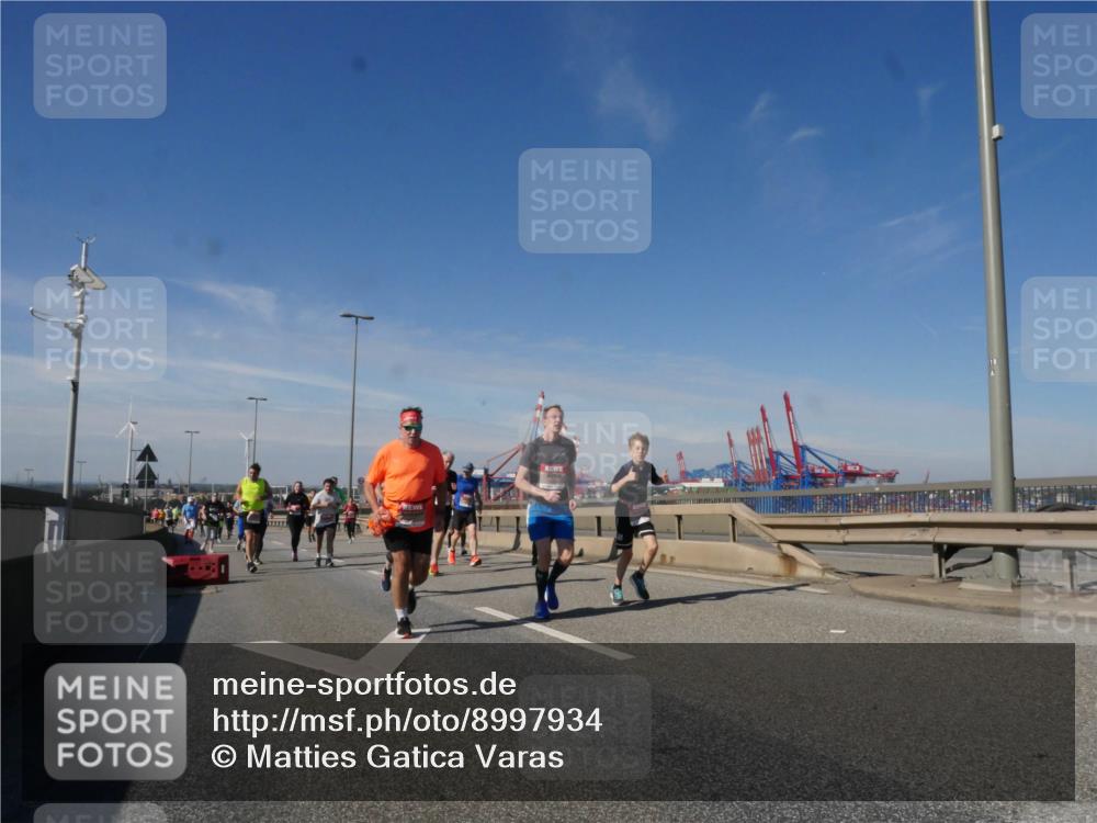 03.10.2025 - Köhlbrandbrückenlauf Matties Gatica Varas http://msf.ph/oto/8997934 03.10.2025 12:49:33 Position 2  meine-sportfotos.de