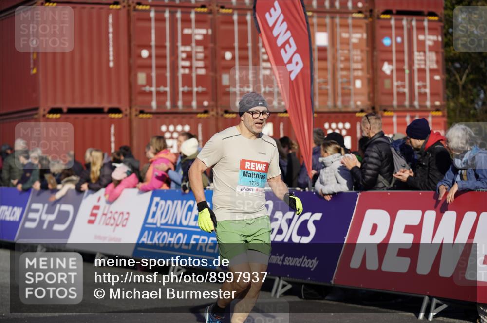 03.10.2025 - Köhlbrandbrückenlauf Michael Burmester http://msf.ph/oto/8997937 03.10.2025 10:02:20 Ziel 1144, 1776, 2849, 3111, 3224, 3316, 3806 meine-sportfotos.de
