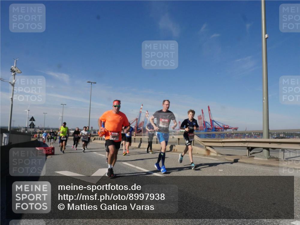 03.10.2025 - Köhlbrandbrückenlauf Matties Gatica Varas http://msf.ph/oto/8997938 03.10.2025 12:49:33 Position 2  meine-sportfotos.de