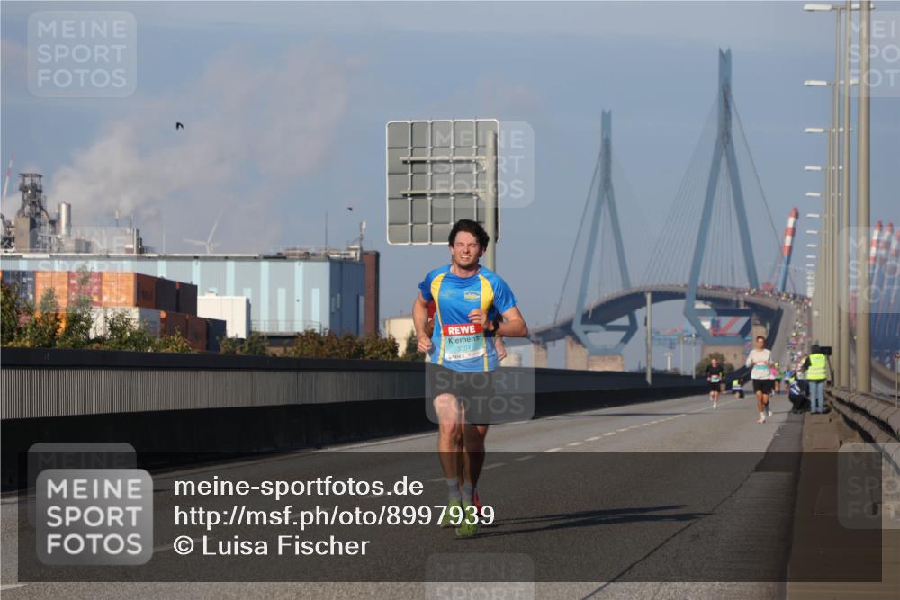 03.10.2025 - Köhlbrandbrückenlauf Luisa Fischer http://msf.ph/oto/8997939 03.10.2025 10:37:31 Position 3 3304 meine-sportfotos.de