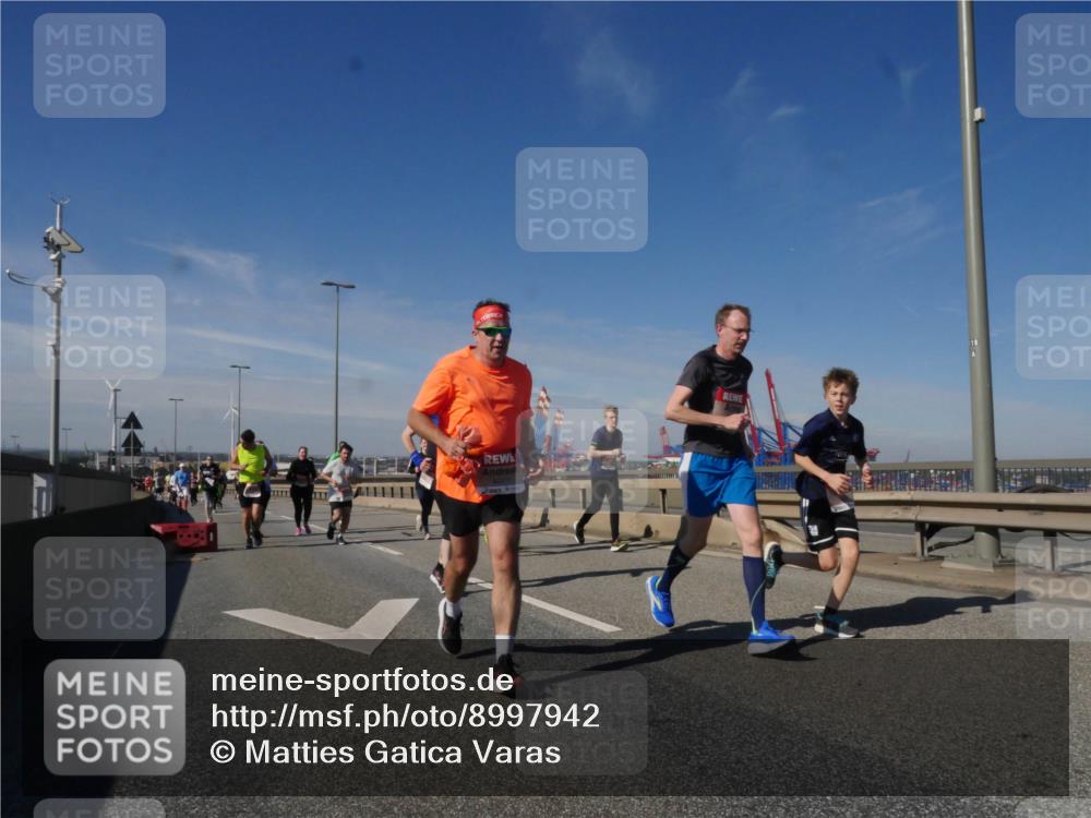 03.10.2025 - Köhlbrandbrückenlauf Matties Gatica Varas http://msf.ph/oto/8997942 03.10.2025 12:49:34 Position 2 111 meine-sportfotos.de