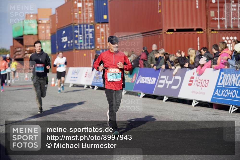 03.10.2025 - Köhlbrandbrückenlauf Michael Burmester http://msf.ph/oto/8997943 03.10.2025 10:02:22 Ziel 1144, 1595, 1776, 2849, 3111, 3224, 3316 meine-sportfotos.de