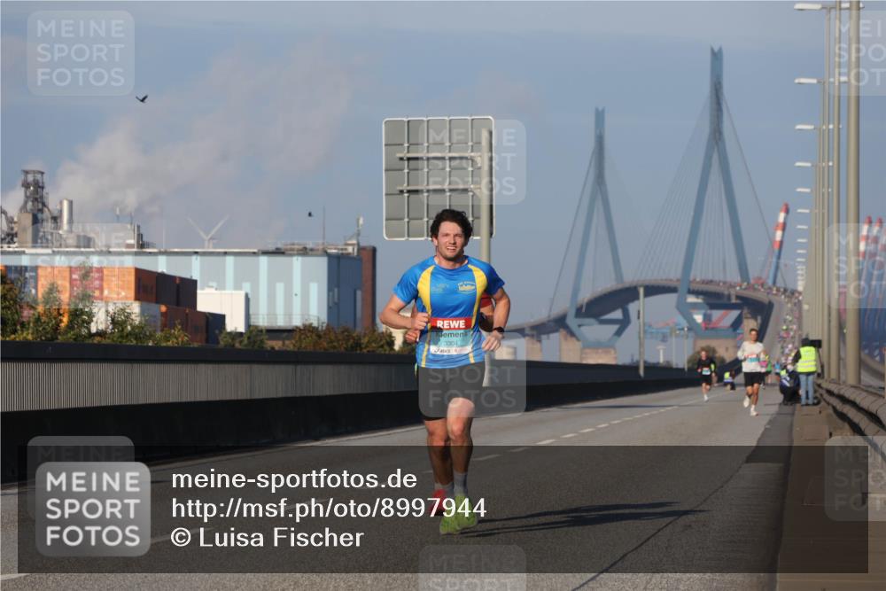 03.10.2025 - Köhlbrandbrückenlauf Luisa Fischer http://msf.ph/oto/8997944 03.10.2025 10:37:31 Position 3 3304 meine-sportfotos.de