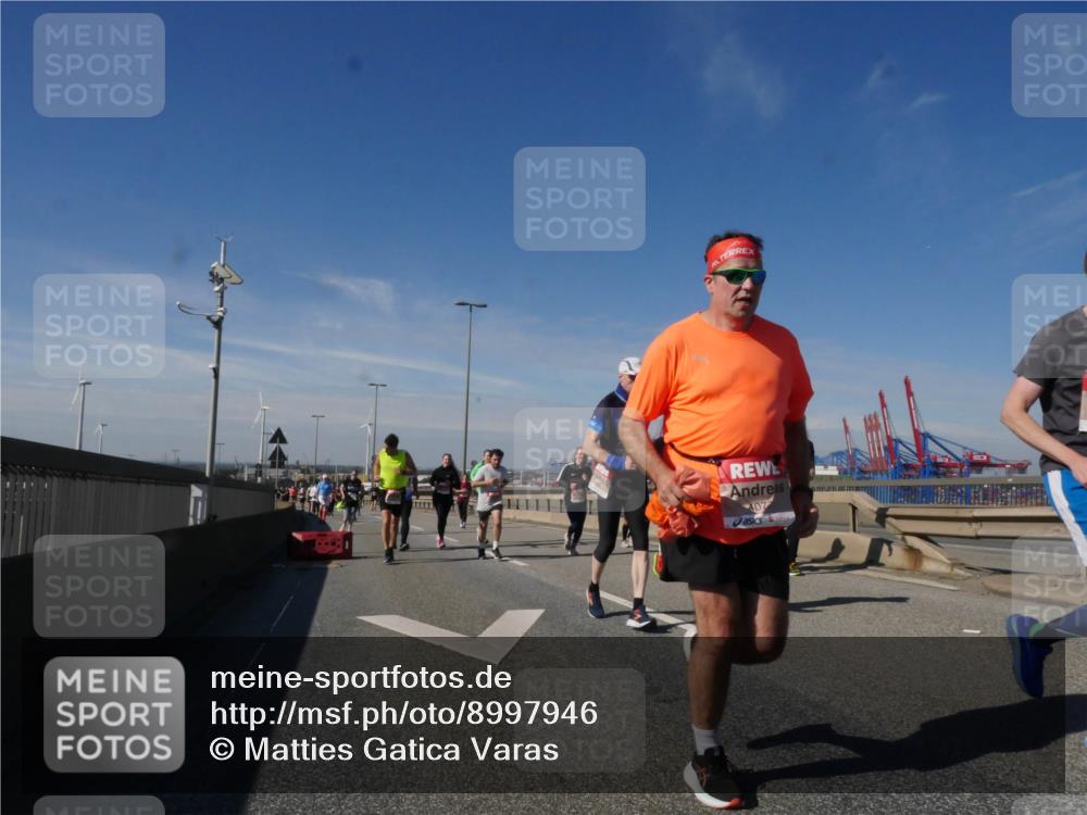 03.10.2025 - Köhlbrandbrückenlauf Matties Gatica Varas http://msf.ph/oto/8997946 03.10.2025 12:49:34 Position 2 407 meine-sportfotos.de