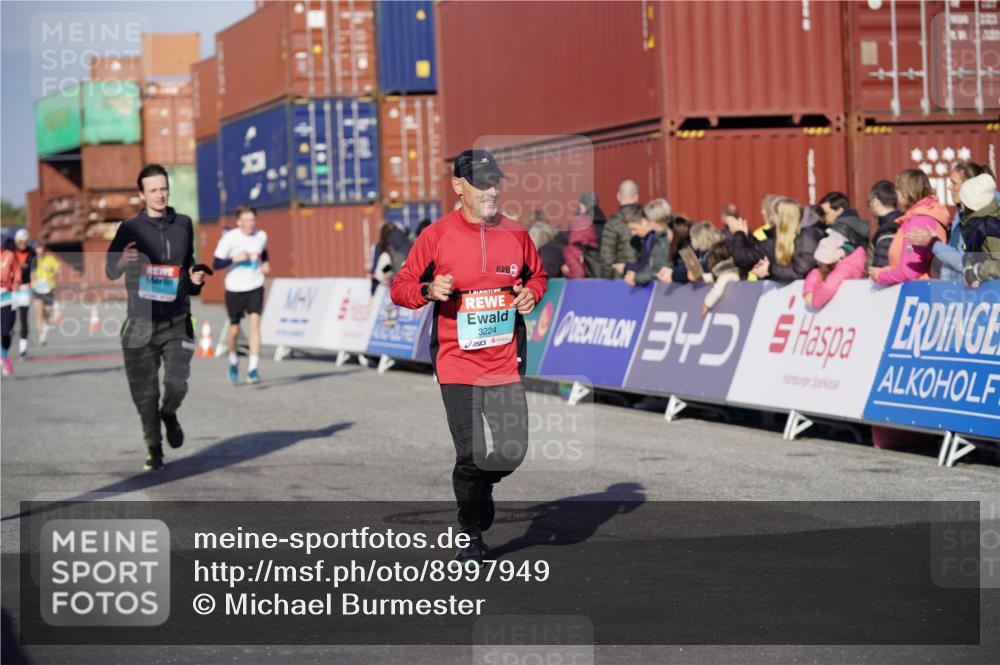 03.10.2025 - Köhlbrandbrückenlauf Michael Burmester http://msf.ph/oto/8997949 03.10.2025 10:02:22 Ziel 1144, 1595, 1776, 2849, 3111, 3224, 3316 meine-sportfotos.de