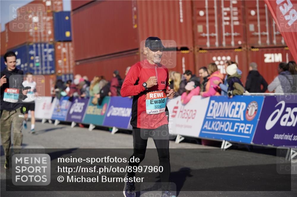 03.10.2025 - Köhlbrandbrückenlauf Michael Burmester http://msf.ph/oto/8997960 03.10.2025 10:02:23 Ziel 1130, 1144, 1595, 1776, 2849, 3111, 3224, 3316 meine-sportfotos.de