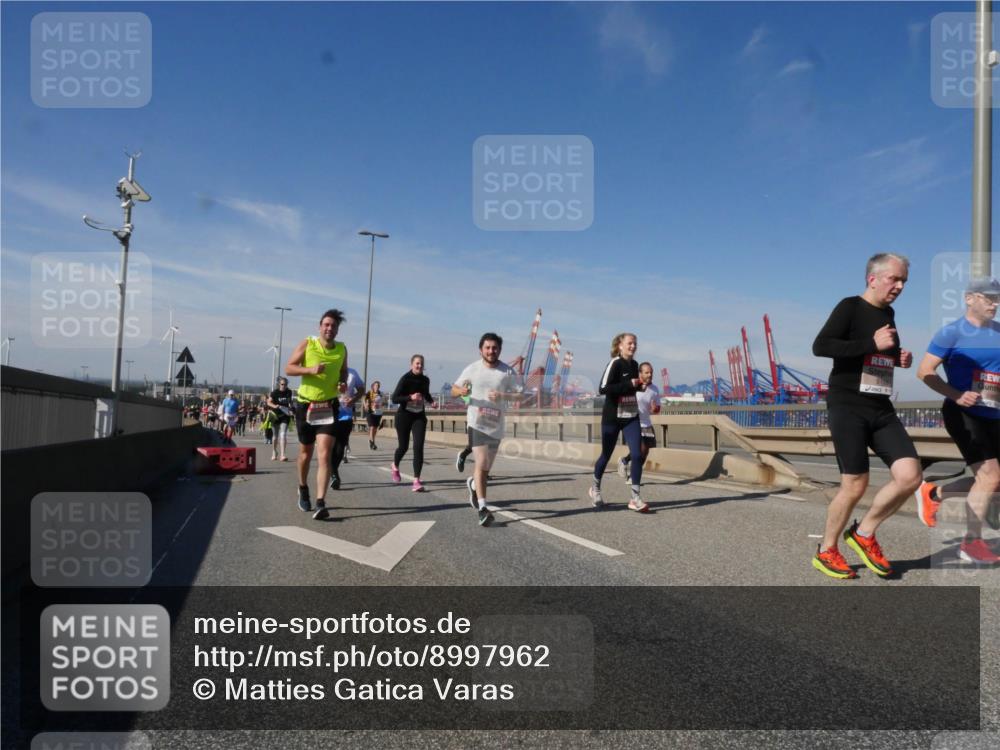 03.10.2025 - Köhlbrandbrückenlauf Matties Gatica Varas http://msf.ph/oto/8997962 03.10.2025 12:49:36 Position 2  meine-sportfotos.de