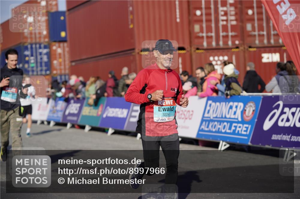 03.10.2025 - Köhlbrandbrückenlauf Michael Burmester http://msf.ph/oto/8997966 03.10.2025 10:02:23 Ziel 1130, 1144, 1595, 1776, 2849, 3111, 3224, 3316 meine-sportfotos.de