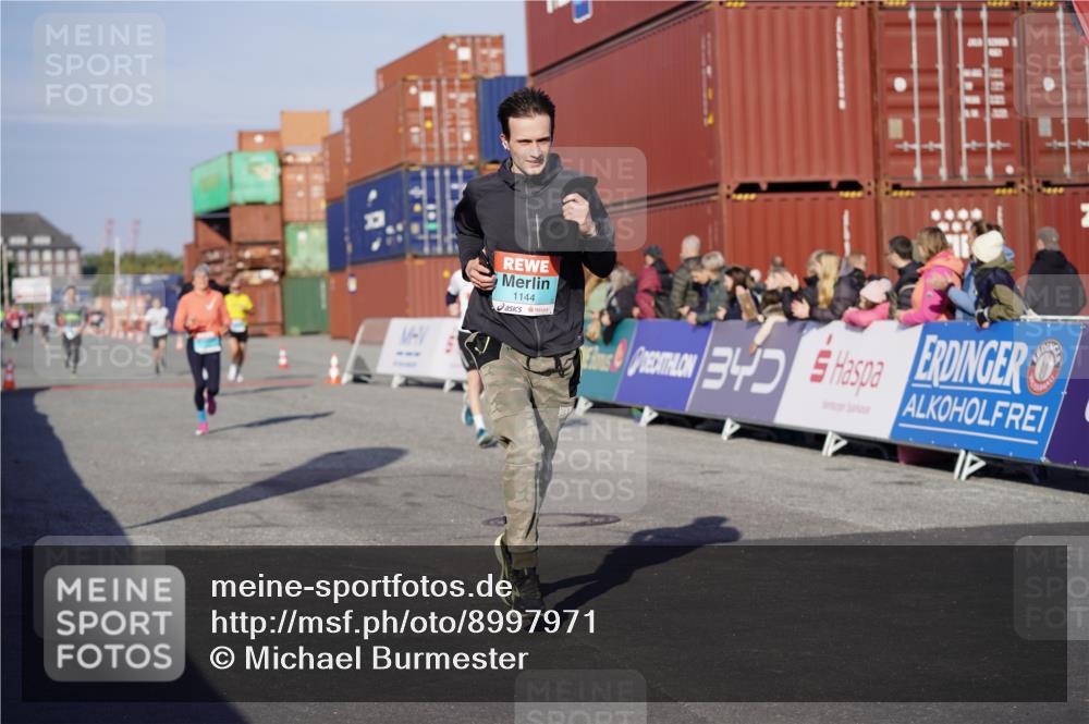 03.10.2025 - Köhlbrandbrückenlauf Michael Burmester http://msf.ph/oto/8997971 03.10.2025 10:02:24 Ziel 1130, 1144, 1595, 1776, 2849, 3111, 3224, 3316 meine-sportfotos.de