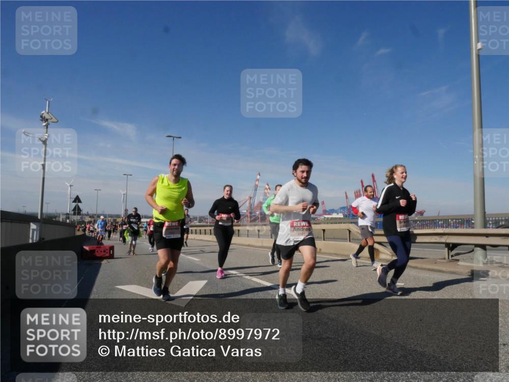 03.10.2025 - Köhlbrandbrückenlauf Matties Gatica Varas http://msf.ph/oto/8997972 03.10.2025 12:49:37 Position 2 4361 meine-sportfotos.de
