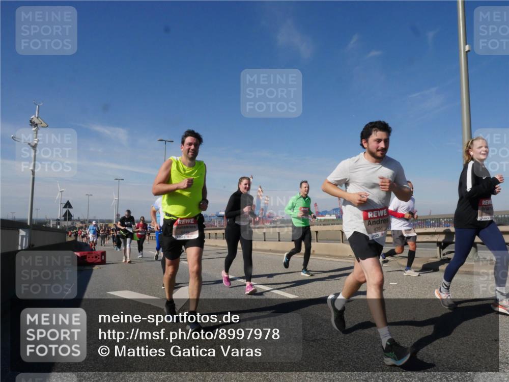 03.10.2025 - Köhlbrandbrückenlauf Matties Gatica Varas http://msf.ph/oto/8997978 03.10.2025 12:49:38 Position 2 6445, 4361 meine-sportfotos.de