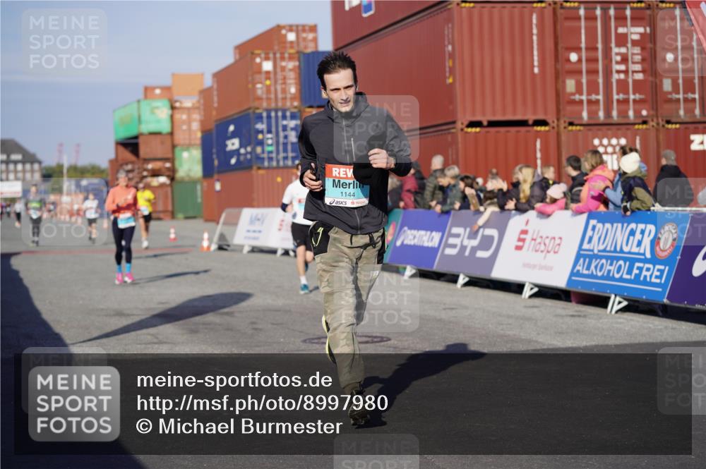 03.10.2025 - Köhlbrandbrückenlauf Michael Burmester http://msf.ph/oto/8997980 03.10.2025 10:02:24 Ziel 1130, 1144, 1595, 1776, 2849, 3111, 3224, 3316 meine-sportfotos.de