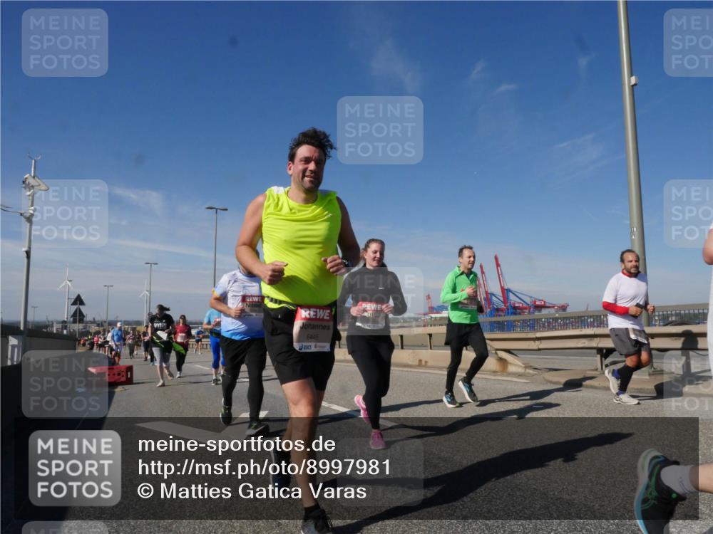 03.10.2025 - Köhlbrandbrückenlauf Matties Gatica Varas http://msf.ph/oto/8997981 03.10.2025 12:49:38 Position 2 6445 meine-sportfotos.de