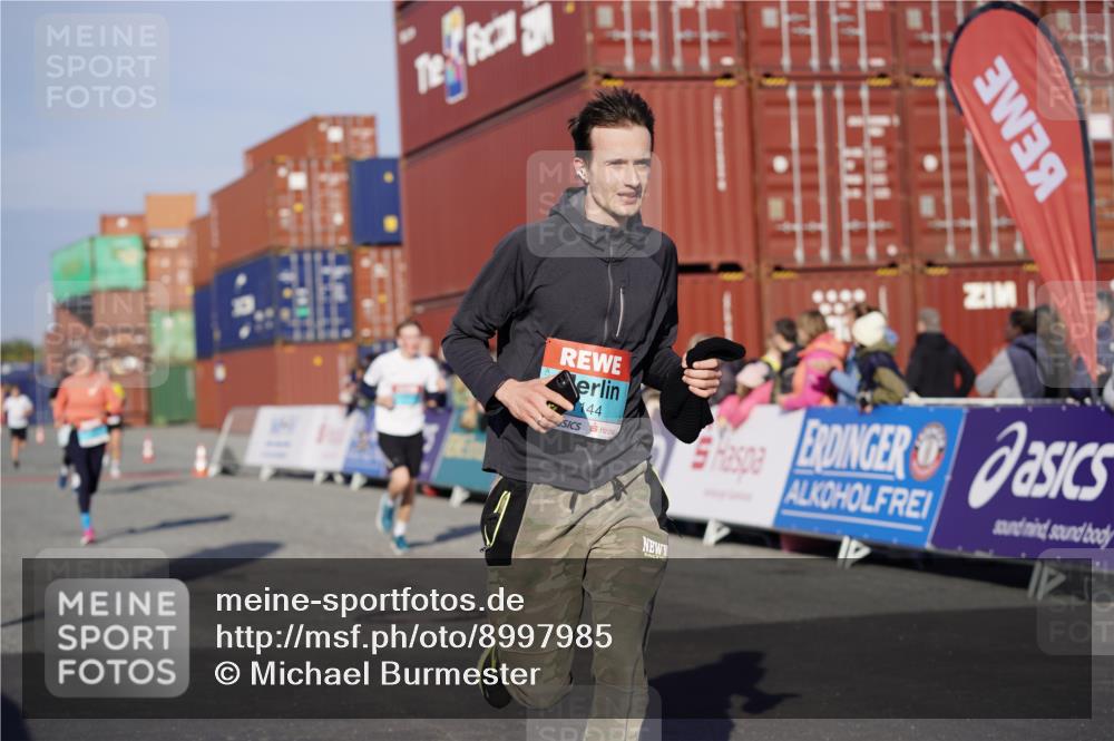 03.10.2025 - Köhlbrandbrückenlauf Michael Burmester http://msf.ph/oto/8997985 03.10.2025 10:02:24 Ziel 1130, 1144, 1595, 1776, 2849, 3111, 3224, 3316 meine-sportfotos.de