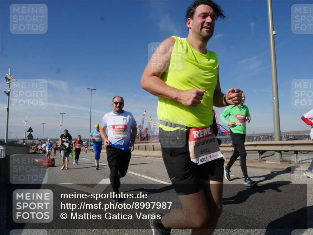 03.10.2025 - Köhlbrandbrückenlauf Matties Gatica Varas http://msf.ph/oto/8997987 03.10.2025 12:49:38 Position 2 6084, 6445, 5782 meine-sportfotos.de