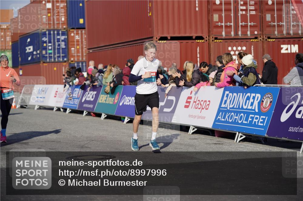 03.10.2025 - Köhlbrandbrückenlauf Michael Burmester http://msf.ph/oto/8997996 03.10.2025 10:02:25 Ziel 1130, 1144, 1595, 1776, 3111, 3224, 3316 meine-sportfotos.de