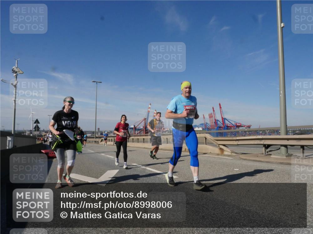 03.10.2025 - Köhlbrandbrückenlauf Matties Gatica Varas http://msf.ph/oto/8998006 03.10.2025 12:49:41 Position 2  meine-sportfotos.de