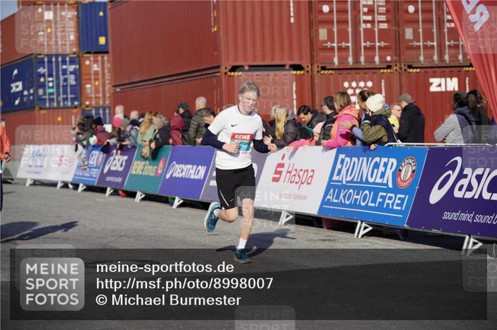 03.10.2025 - Köhlbrandbrückenlauf Michael Burmester http://msf.ph/oto/8998007 03.10.2025 10:02:26 Ziel 1130, 1144, 1595, 3111, 3224, 3331 meine-sportfotos.de