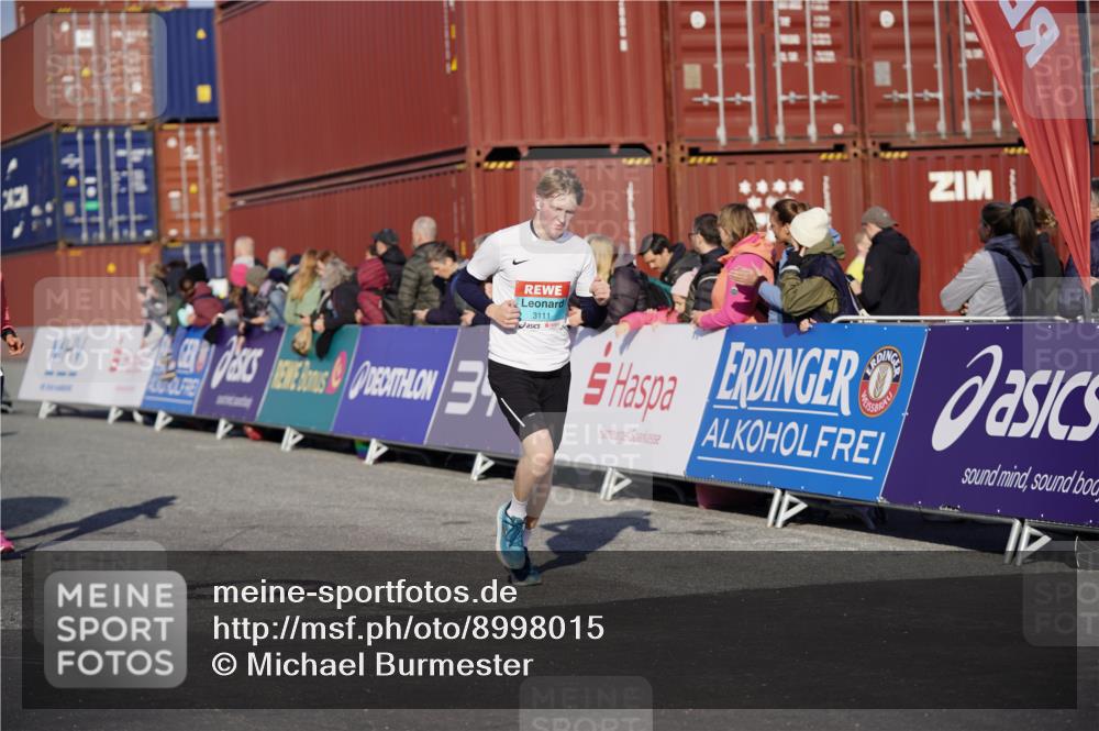 03.10.2025 - Köhlbrandbrückenlauf Michael Burmester http://msf.ph/oto/8998015 03.10.2025 10:02:26 Ziel 1130, 1144, 1595, 3111, 3224, 3331 meine-sportfotos.de