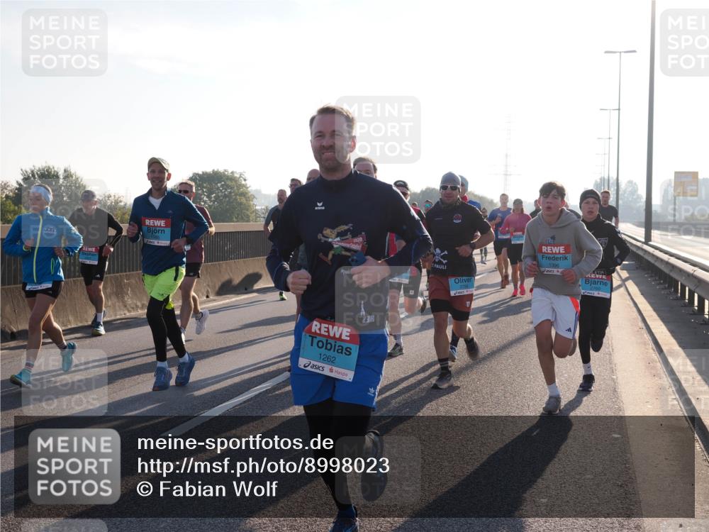 03.10.2025 - Köhlbrandbrückenlauf Fabian Wolf http://msf.ph/oto/8998023 03.10.2025 09:15:27 Position 3 1185, 7, 1262, 1396, 2760 meine-sportfotos.de