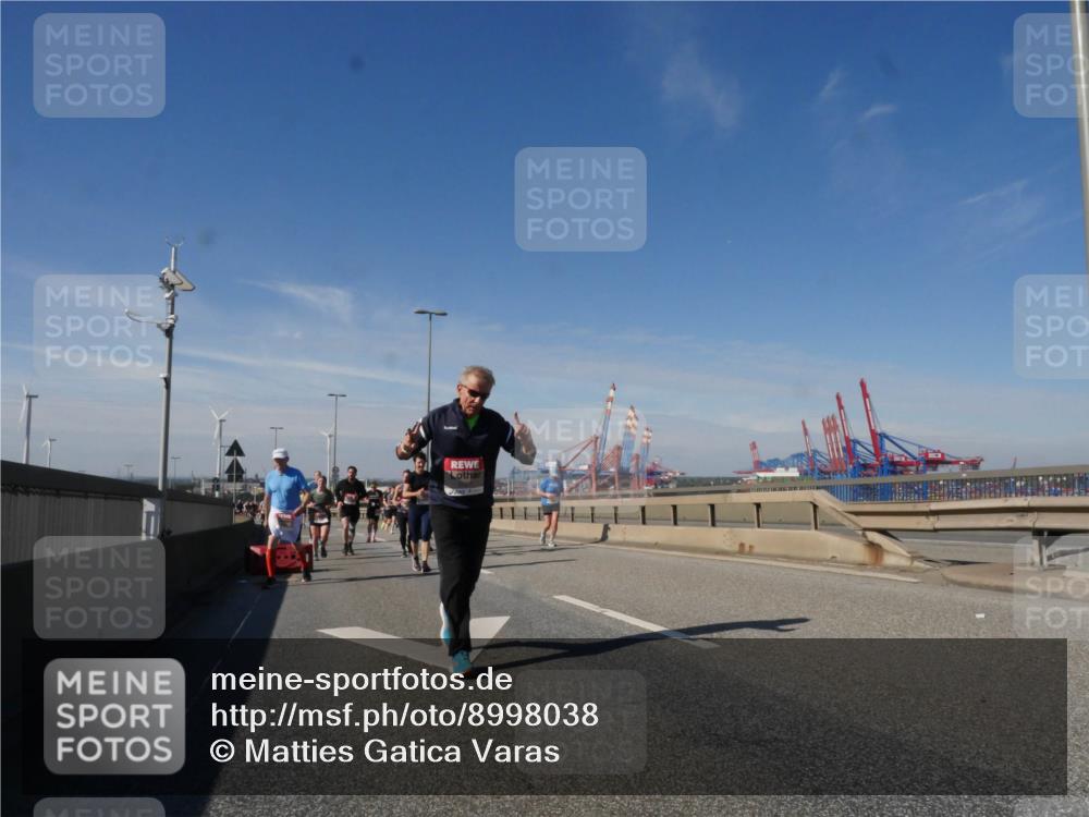 03.10.2025 - Köhlbrandbrückenlauf Matties Gatica Varas http://msf.ph/oto/8998038 03.10.2025 12:49:45 Position 2  meine-sportfotos.de
