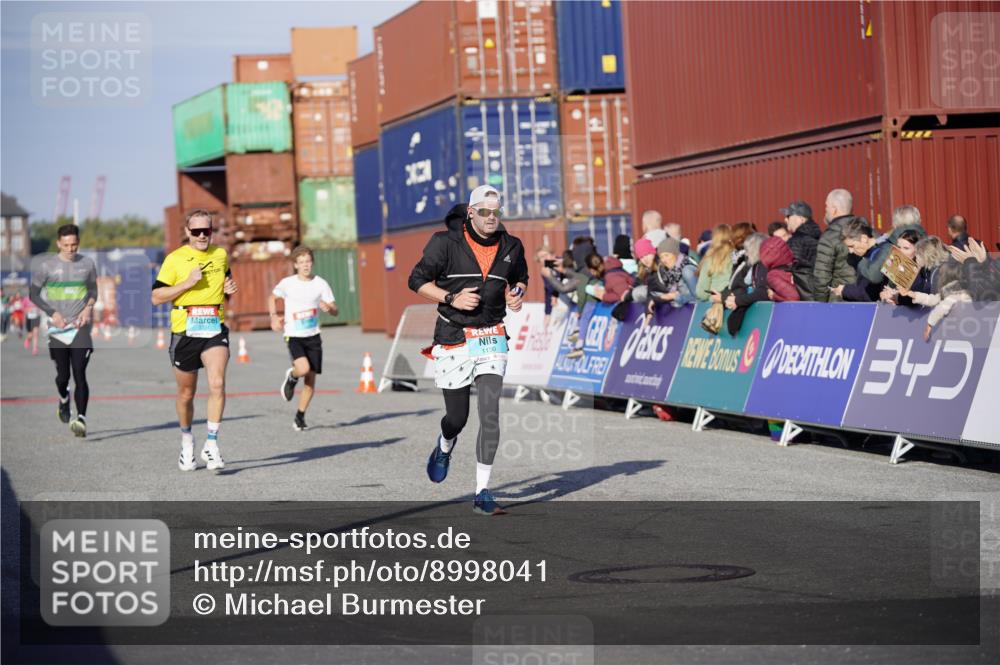 03.10.2025 - Köhlbrandbrückenlauf Michael Burmester http://msf.ph/oto/8998041 03.10.2025 10:02:29 Ziel 1130, 1144, 1311, 1595, 1878, 3111, 3331 meine-sportfotos.de
