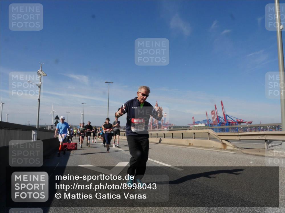 03.10.2025 - Köhlbrandbrückenlauf Matties Gatica Varas http://msf.ph/oto/8998043 03.10.2025 12:49:46 Position 2 5027, 18 meine-sportfotos.de