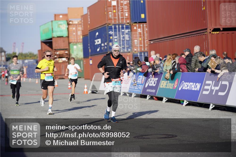 03.10.2025 - Köhlbrandbrückenlauf Michael Burmester http://msf.ph/oto/8998052 03.10.2025 10:02:29 Ziel 1130, 1144, 1311, 1595, 1878, 3111, 3331 meine-sportfotos.de