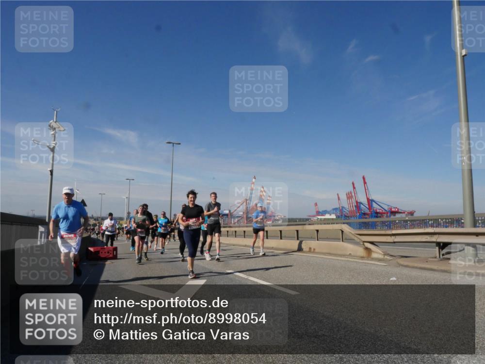 03.10.2025 - Köhlbrandbrückenlauf Matties Gatica Varas http://msf.ph/oto/8998054 03.10.2025 12:49:47 Position 2  meine-sportfotos.de