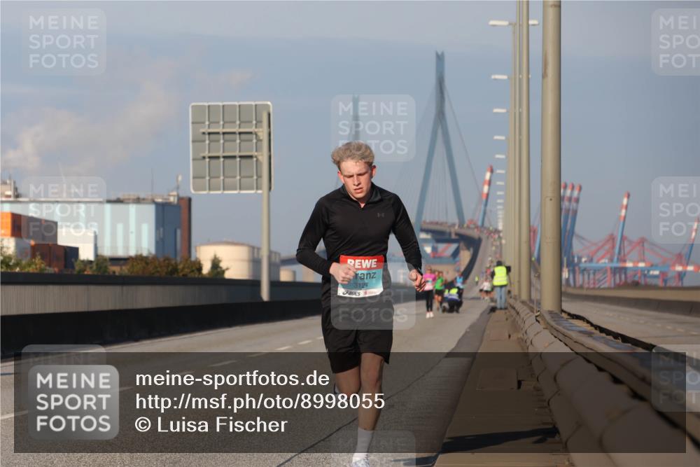 03.10.2025 - Köhlbrandbrückenlauf Luisa Fischer http://msf.ph/oto/8998055 03.10.2025 10:38:04 Position 3 3127 meine-sportfotos.de