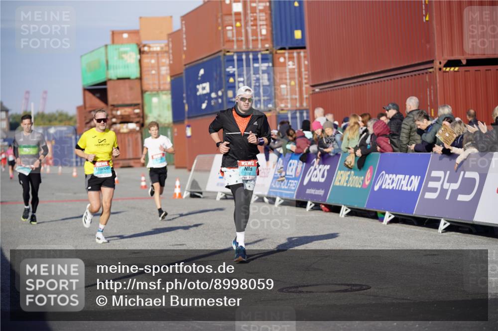 03.10.2025 - Köhlbrandbrückenlauf Michael Burmester http://msf.ph/oto/8998059 03.10.2025 10:02:29 Ziel 1130, 1144, 1311, 1595, 1878, 3111, 3331 meine-sportfotos.de