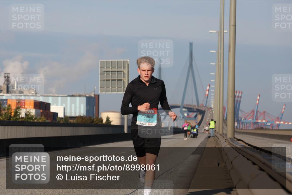 03.10.2025 - Köhlbrandbrückenlauf Luisa Fischer http://msf.ph/oto/8998061 03.10.2025 10:38:04 Position 3 3127 meine-sportfotos.de