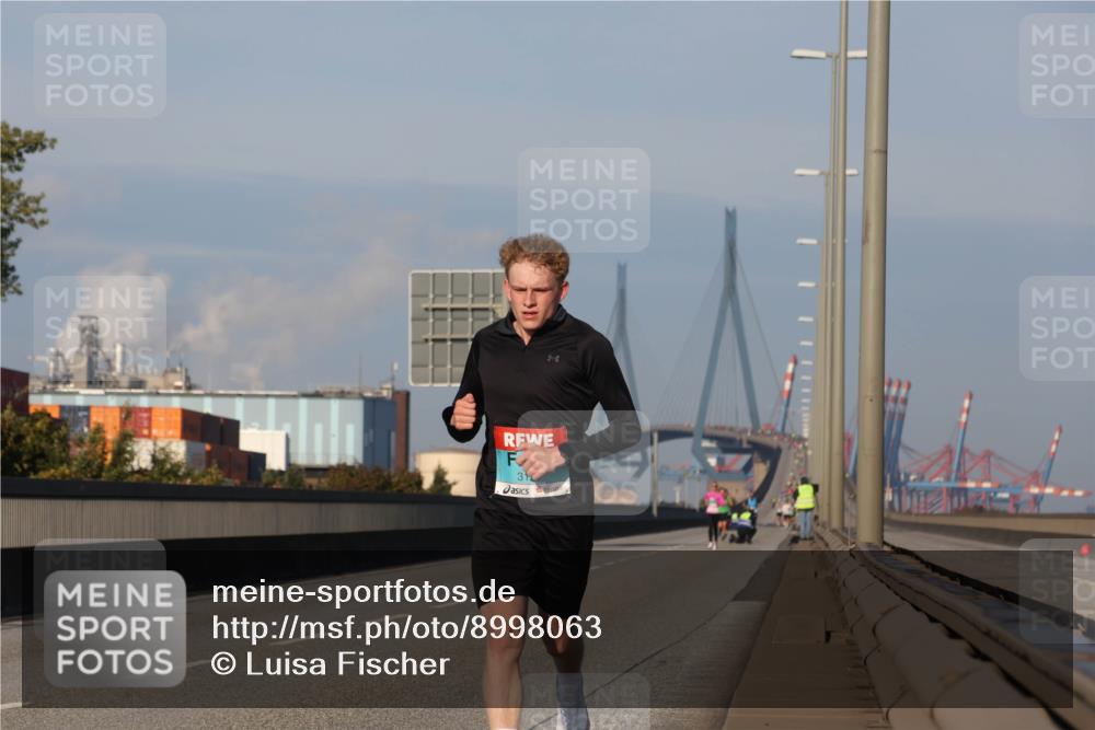 03.10.2025 - Köhlbrandbrückenlauf Luisa Fischer http://msf.ph/oto/8998063 03.10.2025 10:38:05 Position 3  meine-sportfotos.de
