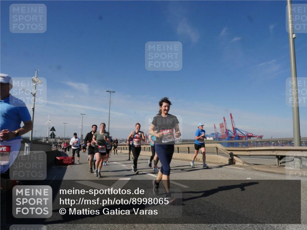 03.10.2025 - Köhlbrandbrückenlauf Matties Gatica Varas http://msf.ph/oto/8998065 03.10.2025 12:49:49 Position 2  meine-sportfotos.de