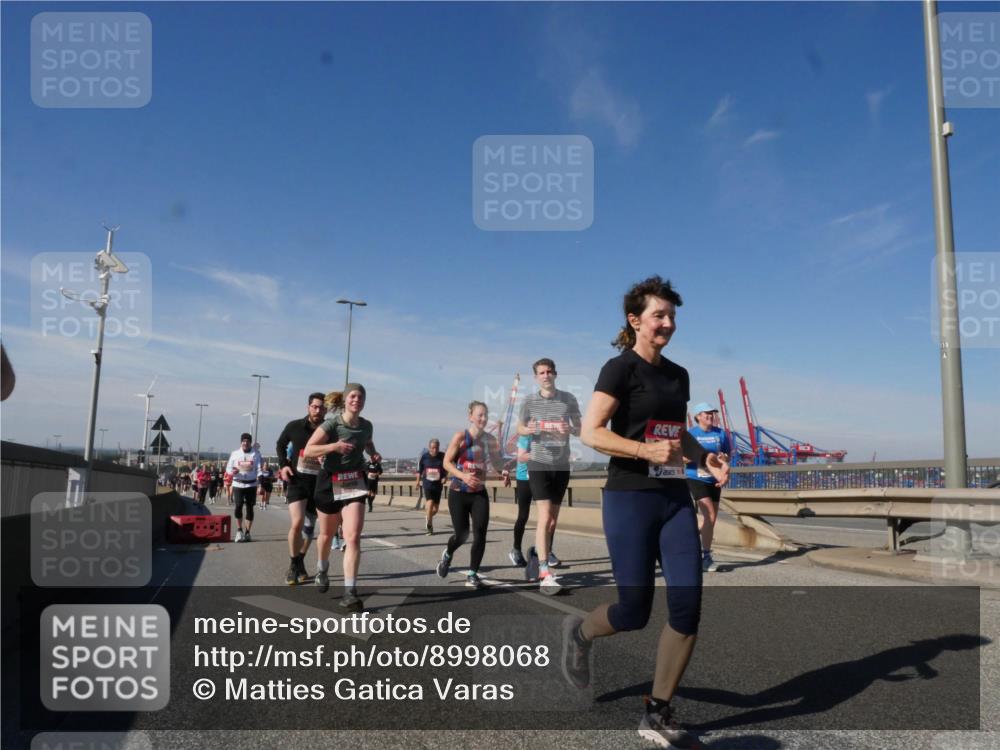 03.10.2025 - Köhlbrandbrückenlauf Matties Gatica Varas http://msf.ph/oto/8998068 03.10.2025 12:49:49 Position 2  meine-sportfotos.de
