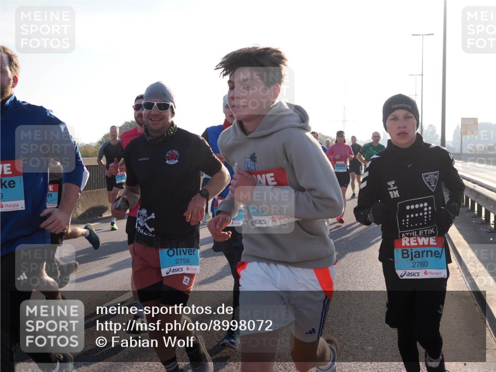 03.10.2025 - Köhlbrandbrückenlauf Fabian Wolf http://msf.ph/oto/8998072 03.10.2025 09:15:28 Position 3 9, 2759, 70, 2760 meine-sportfotos.de