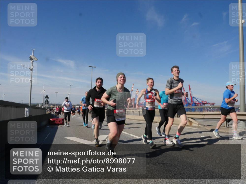 03.10.2025 - Köhlbrandbrückenlauf Matties Gatica Varas http://msf.ph/oto/8998077 03.10.2025 12:49:50 Position 2 4727, 1, 118 meine-sportfotos.de