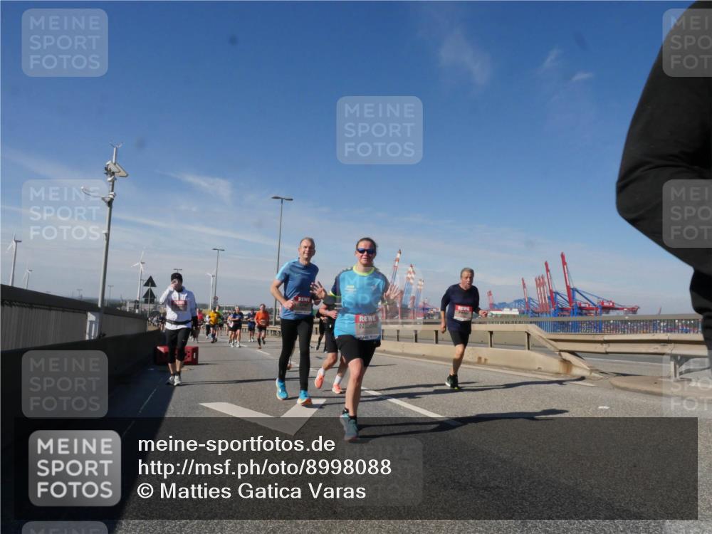 03.10.2025 - Köhlbrandbrückenlauf Matties Gatica Varas http://msf.ph/oto/8998088 03.10.2025 12:49:52 Position 2  meine-sportfotos.de