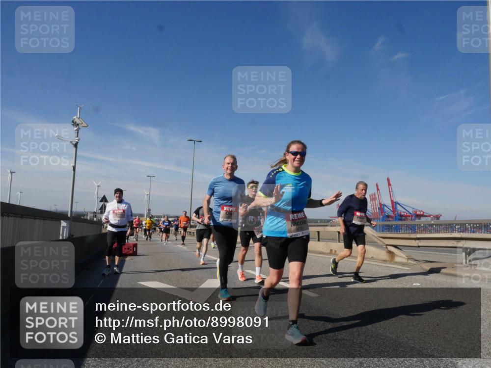03.10.2025 - Köhlbrandbrückenlauf Matties Gatica Varas http://msf.ph/oto/8998091 03.10.2025 12:49:52 Position 2  meine-sportfotos.de