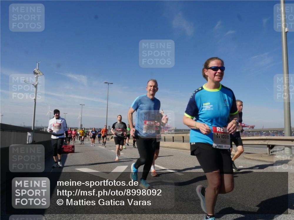 03.10.2025 - Köhlbrandbrückenlauf Matties Gatica Varas http://msf.ph/oto/8998092 03.10.2025 12:49:53 Position 2 4630 meine-sportfotos.de