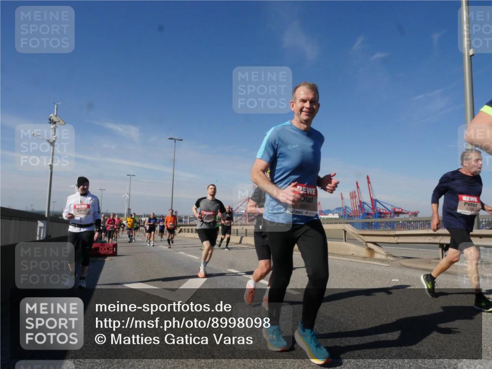 03.10.2025 - Köhlbrandbrückenlauf Matties Gatica Varas http://msf.ph/oto/8998098 03.10.2025 12:49:53 Position 2 6697, 4756 meine-sportfotos.de