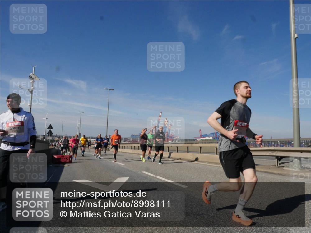 03.10.2025 - Köhlbrandbrückenlauf Matties Gatica Varas http://msf.ph/oto/8998111 03.10.2025 12:49:54 Position 2 5329 meine-sportfotos.de
