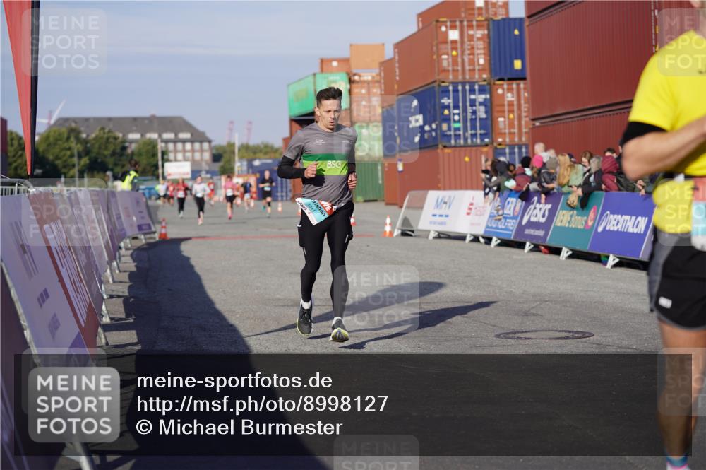 03.10.2025 - Köhlbrandbrückenlauf Michael Burmester http://msf.ph/oto/8998127 03.10.2025 10:02:33 Ziel 1130, 1311, 1595, 1878, 3331 meine-sportfotos.de